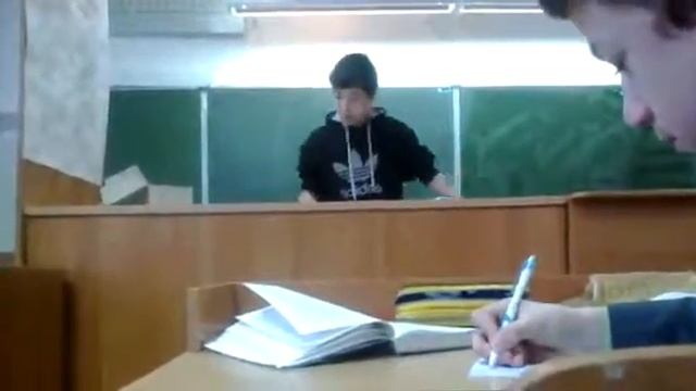 Чувак тупит на уроке геометрии (Якутск) смотреть онлайн