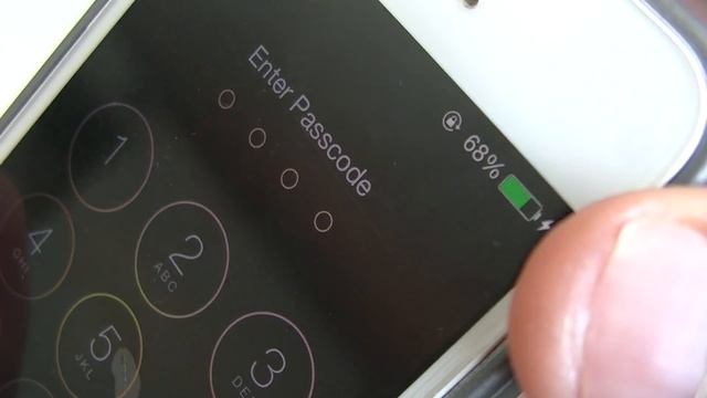 The Best iPhone Case? - Official Floureon Recharging Battery Case Test! смотреть онлайн