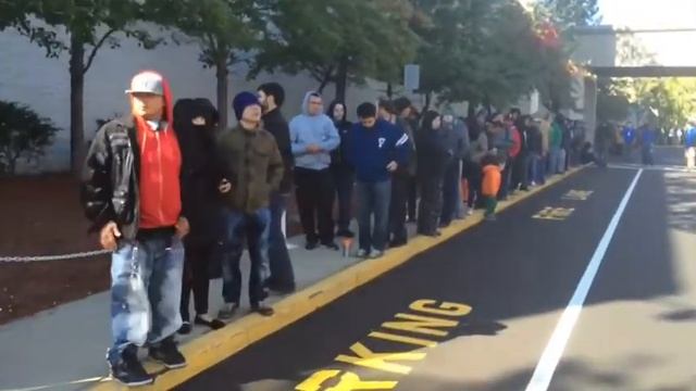 Hundreds wait outside Nashua Apple Store for iPhone 6 смотреть онлайн