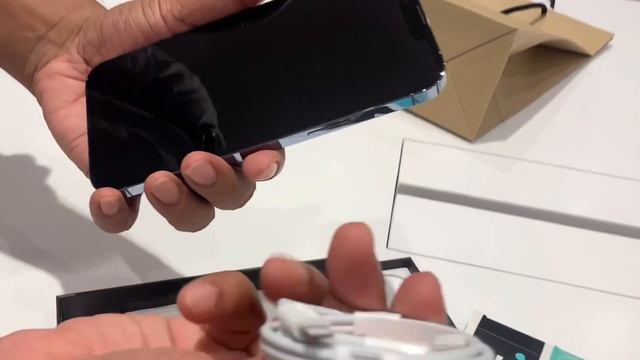 iPhone 13 Pro Max (Sierra blue) Unboxing + Vlog in Malaysia 🇲🇾 смотреть онлайн