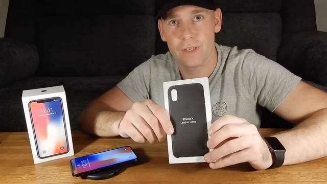 Apple iPhone X Silicon vs Leather case смотреть онлайн