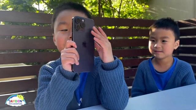 Iphone 14 Pro Max First Look with Lucas and Caydon смотреть онлайн