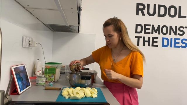 Ukrainian Apple Pie || Learn English смотреть онлайн