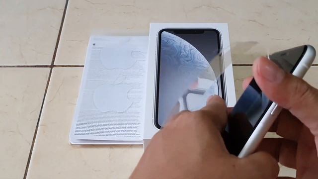 Unboxing & Setting Up Iphone XR di 2019 - Emank Keren Apple yang ini 😊😁 смотреть онлайн