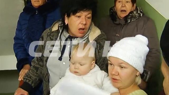 Смотрите в 19.00: сложная риэлторская цепочка купли-продажи завела семейную пару с детьми в подъезд смотреть онлайн