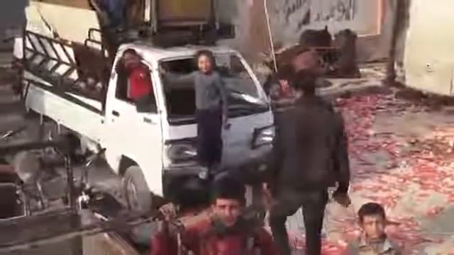 Реакция сирийцев на вход в город российской колонны смотреть онлайн