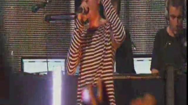 Underworld - Born Slippy live from iTunes Festival 2010 смотреть онлайн