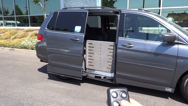 2010 Honda Odyssey with Power Side Entry Wheelchair Ramp смотреть онлайн