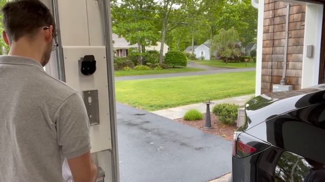 Mounting an EV Charger Between Garage Bays смотреть онлайн