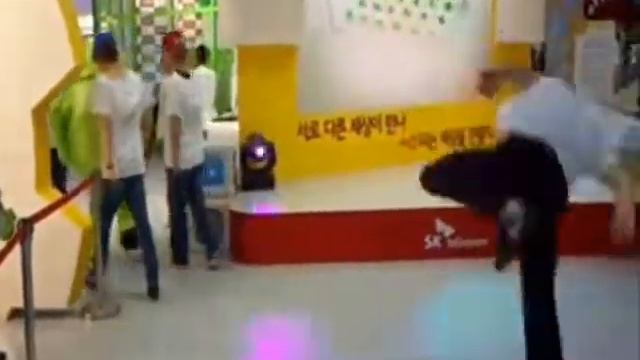 ANDROID VS APPLE DANCE COMPETITION смотреть онлайн