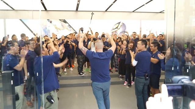 Apple Store Canton Road Grand opening смотреть онлайн
