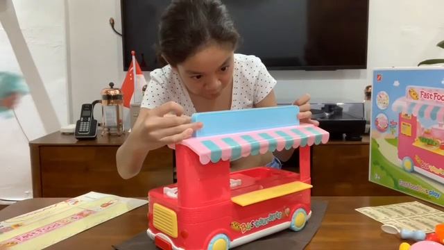 NICHOLE AND LAUREN VLOG#4 - FAST FOOD BUS смотреть онлайн