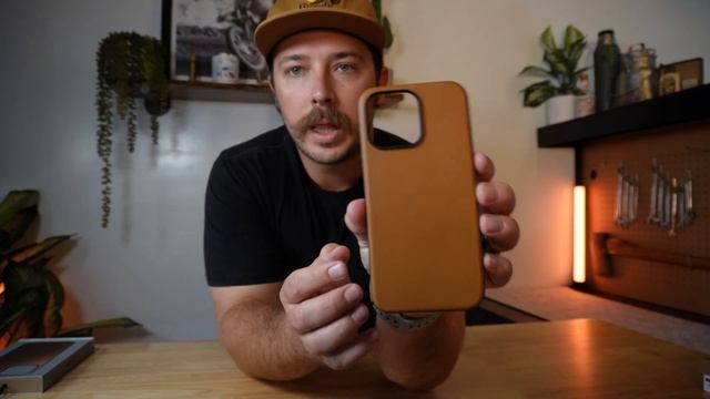 Nomad Goods Leather Cases | iPhone 15 Pro Max смотреть онлайн