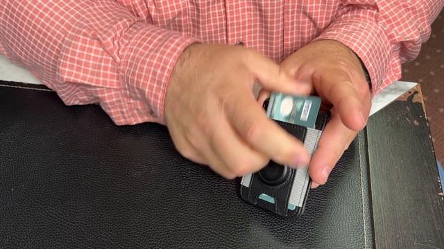 3-in-1 Magsafe Wallet with AirTag Holder смотреть онлайн