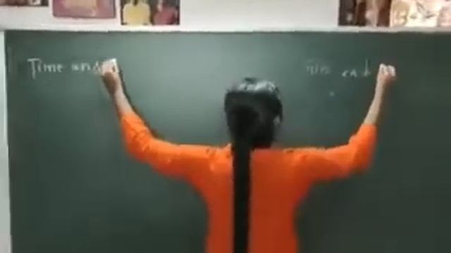 Девочка пишет одновременно двумя руками и разными стилями! смотреть онлайн