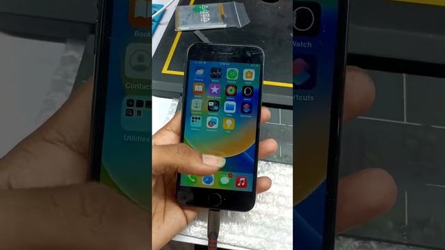 iPhone SE 2020 restarting problem 🫡 #apple #iphone #iphoneservice #shortclip #apple #shortfilm смотреть онлайн