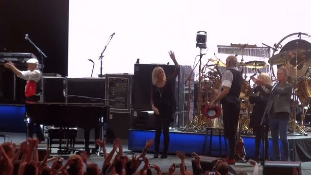 FLEETWOOD MAC : Songbird : {1080p HD} : United Center : Chicago, IL : 10/2/2014 смотреть онлайн