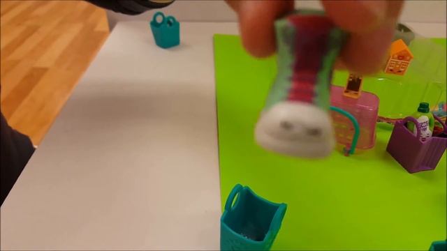 Shopkins Surprises toys Blind Baskets Opening Mystery Bags : Yummy apple смотреть онлайн
