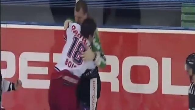 Boštjan Groznik vs Daniel Bois - HDD Tilia Olimpija : EC Red Bull Salzburg (01.03.2011) смотреть онлайн