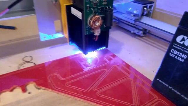 Лазер 15Вт - акрил 3мм, прорезал в 2 прохода смотреть онлайн