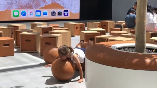 Newly remodeled Apple store in Palo Alto, CA смотреть онлайн