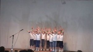 Танцевальная группа начальных классов с танцем "Недетское время"