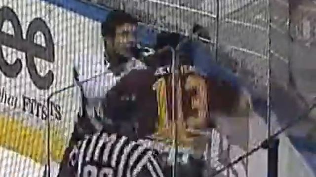 Hockeyfighters.cz Alex Henry vs Andre Deveaux Playoff Fight.wmv смотреть онлайн
