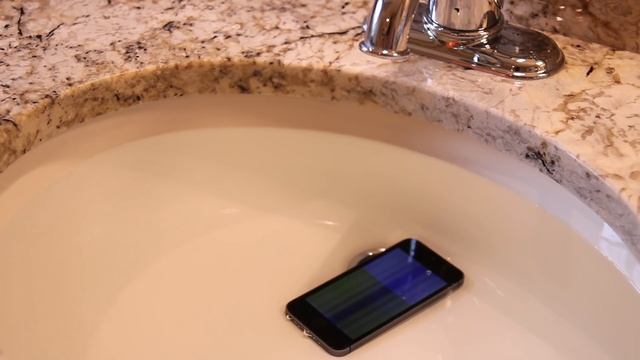 iPhone 5s Water Destruction Test смотреть онлайн