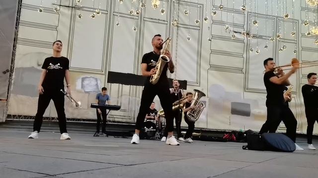 Уличные музыканты. Группа Just Brass смотреть онлайн