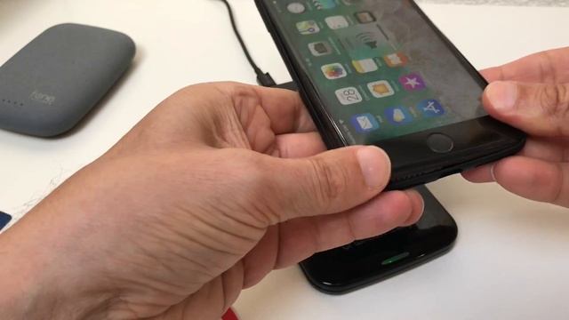 La recharge sans fil iPhone 8 et iPhone X : présentation, chargeurs Qi, compatibilité coques, etc. смотреть онлайн