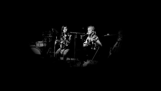 Blue Moon Singers "Looking For A Way" Live At Underground Exchange смотреть онлайн