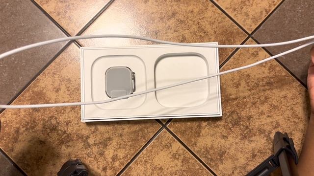Apple Watch Ultra Titanium Case with White Ocean Band 49mm смотреть онлайн