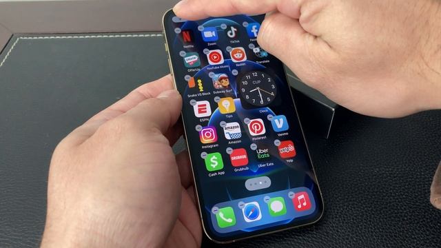 iPhone 12 Pro How to Add / Remove App Widgets смотреть онлайн
