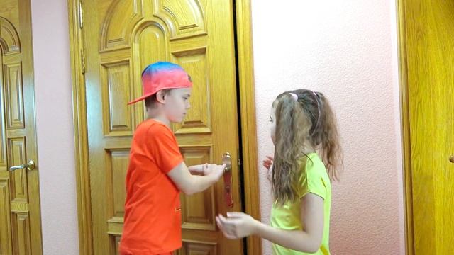 Ники и Поли и незваные гости в доме / Поучительная история смотреть онлайн