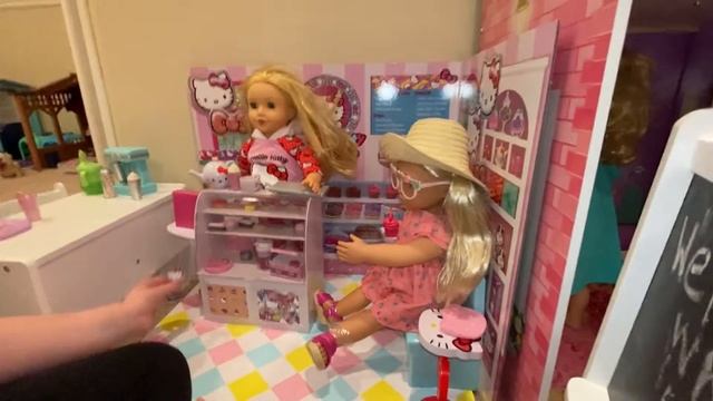 Ella introduces her American Girl , Our Generation and My Life Dolls. смотреть онлайн