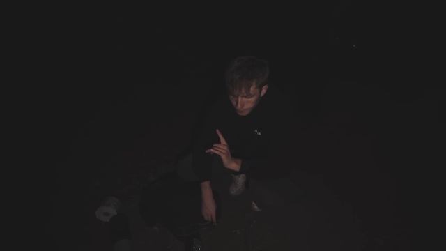 100KČ VS. 10.000KČ PŘEŽÍVÁNÍ PŘES NOC V PŘÍRODĚ S @frantisekhrom смотреть онлайн