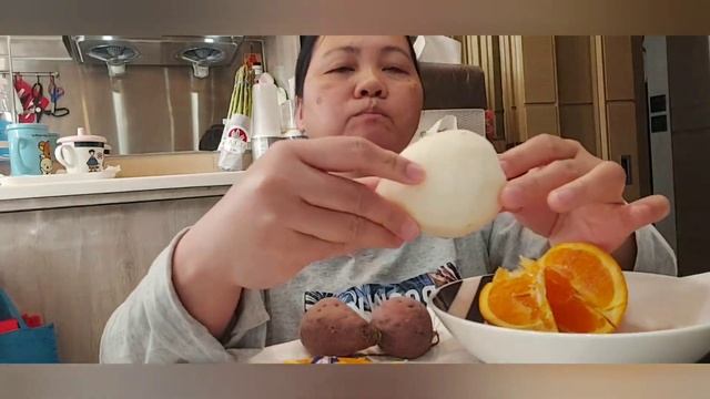 Eating Variety of Fruits Apple,orange,persimmon and Pears| eating sounds |Simply Yeth, смотреть онлайн