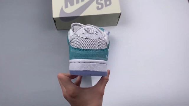 April Skateboards x Nike SB Dunk Low Green White Silver смотреть онлайн