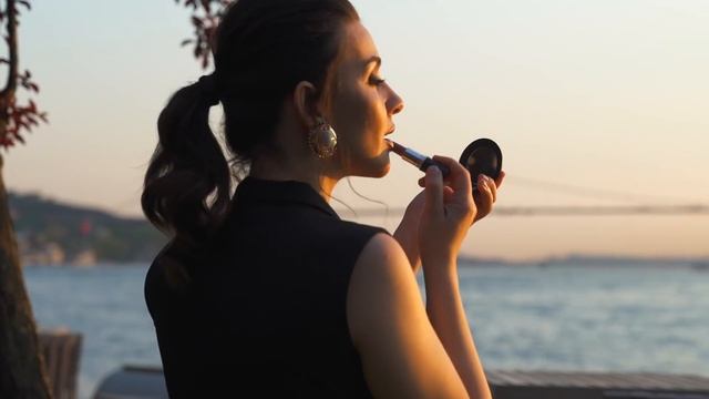 M.A.C x Merve Özkaynak | #Summer4ever Makyaj Seti смотреть онлайн