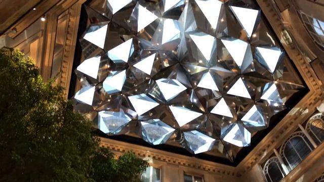 Apple Store Champs-Élysées, Paris, France смотреть онлайн