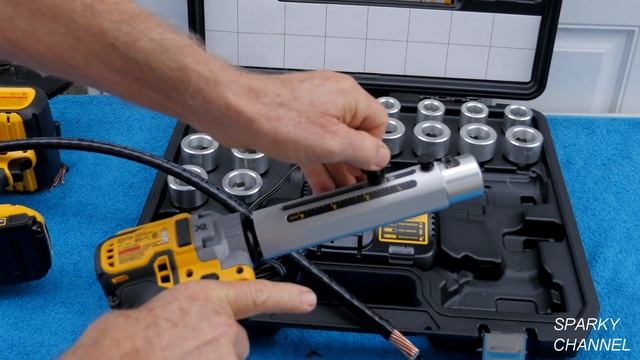 DEWALT DCE151TD1 20V MAX XR Cordless Cable Stripper Kit Review смотреть онлайн