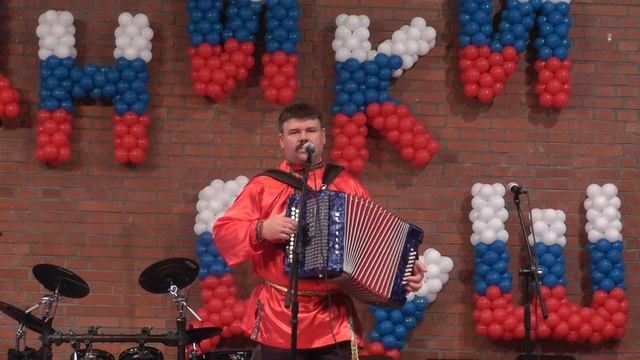 Андрей Райхерт.За околицей сл.Белянин Николай Играй гармонь Кёлн 10.05.14г. смотреть онлайн
