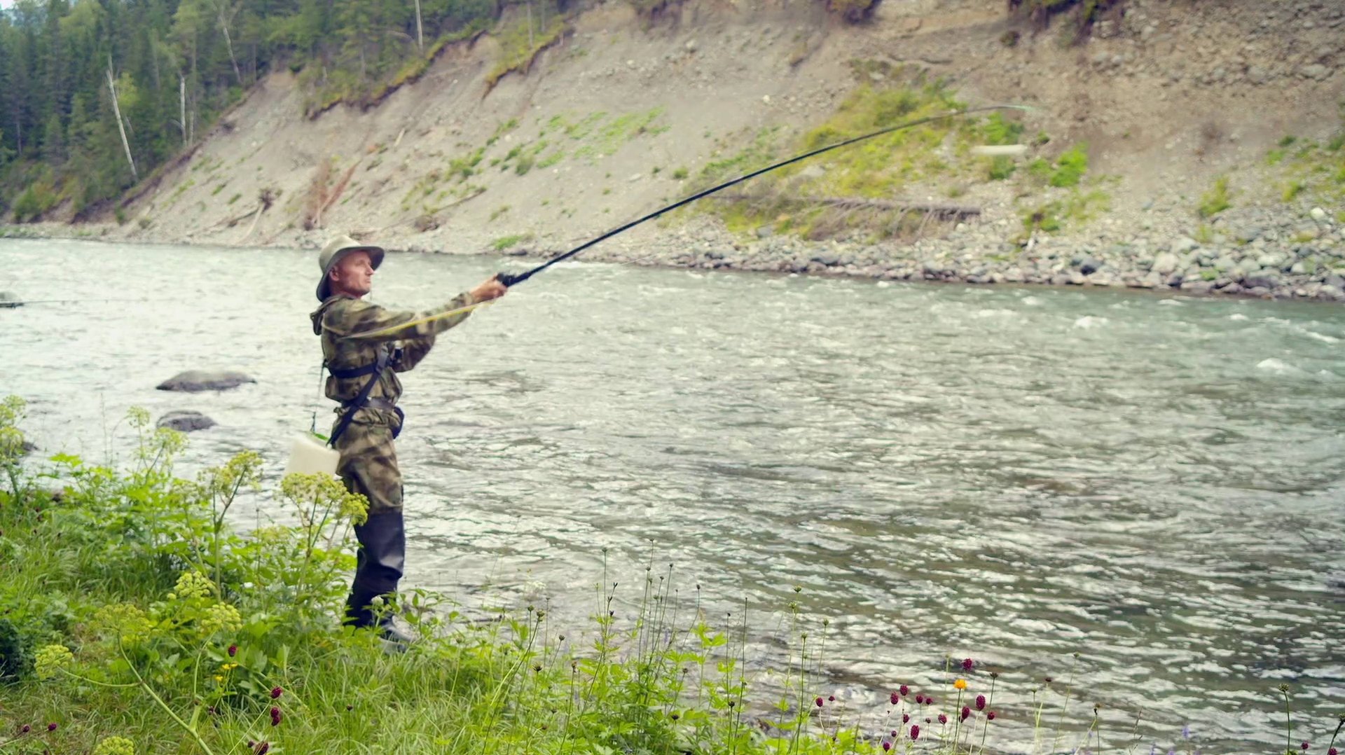 ЧУТЬ НЕ ПОДРАЛИСЬ!! ПОЧЕМУ ТЫ ЕГО ВЫЛОВИЛ, А НЕ Я?!! ПОКЛЁВКИ ХАРИУСА И ТАЙМЕНЯ БУДОРАЖАТ НАШУ КОМАН
