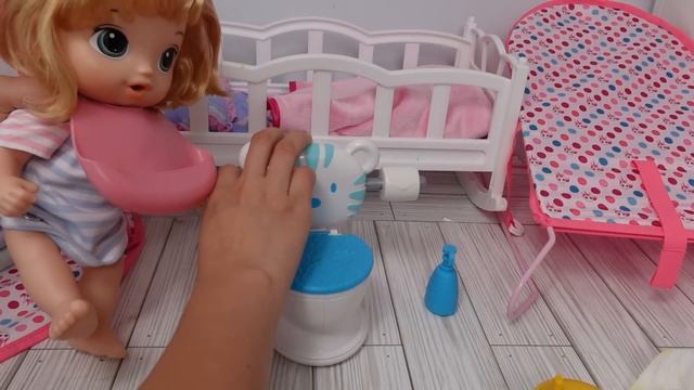 Baby Alive Doll Feeding And Changing And How I Wash My Dolls Clothes