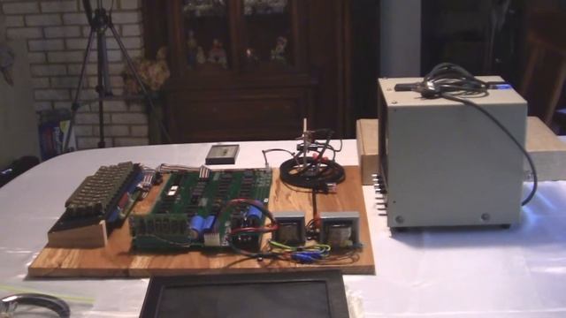 Schoolsky Apple-1 computer sold for $401,000 ready for delivery to new owner смотреть онлайн