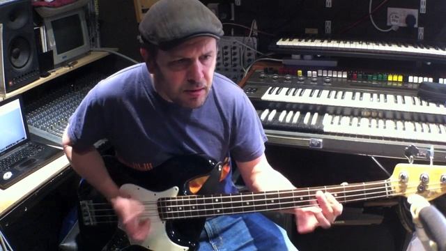 Bass Guitar Lessons - Slap Bass смотреть онлайн