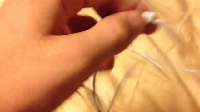 Apple iPhone 4S Earphones смотреть онлайн