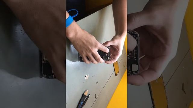 Removendo a Antena de Interconexão do iphone 6 смотреть онлайн