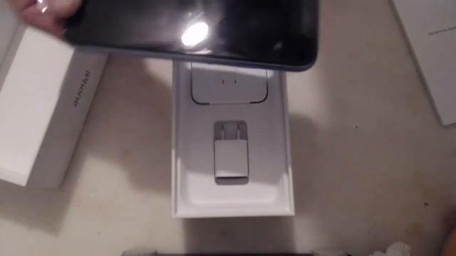 iPhone XR unboxing смотреть онлайн