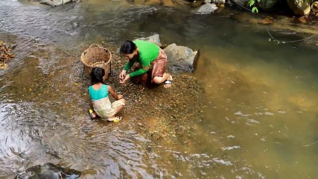 Found Pick A Lot Mussels And Duck Eggs Near River- Mother Cooking Mussel & Egg Eating With Daughter